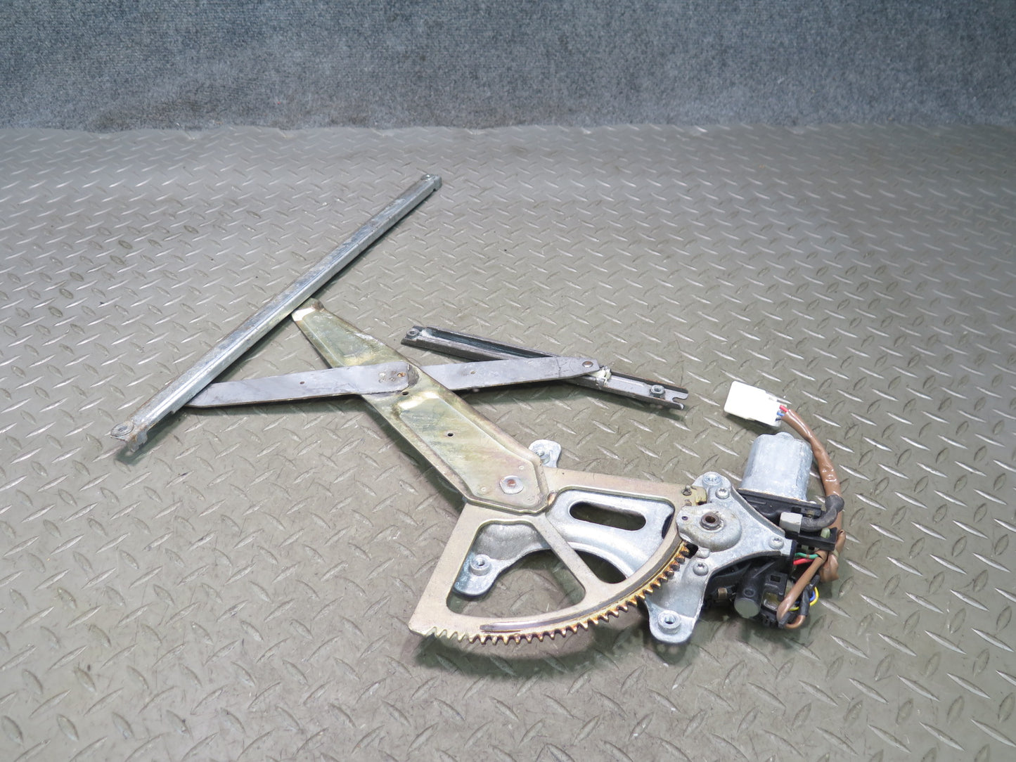 01-05 Lexus JCE10L IS300 Front Left Door Window Regulator w Motor OEM