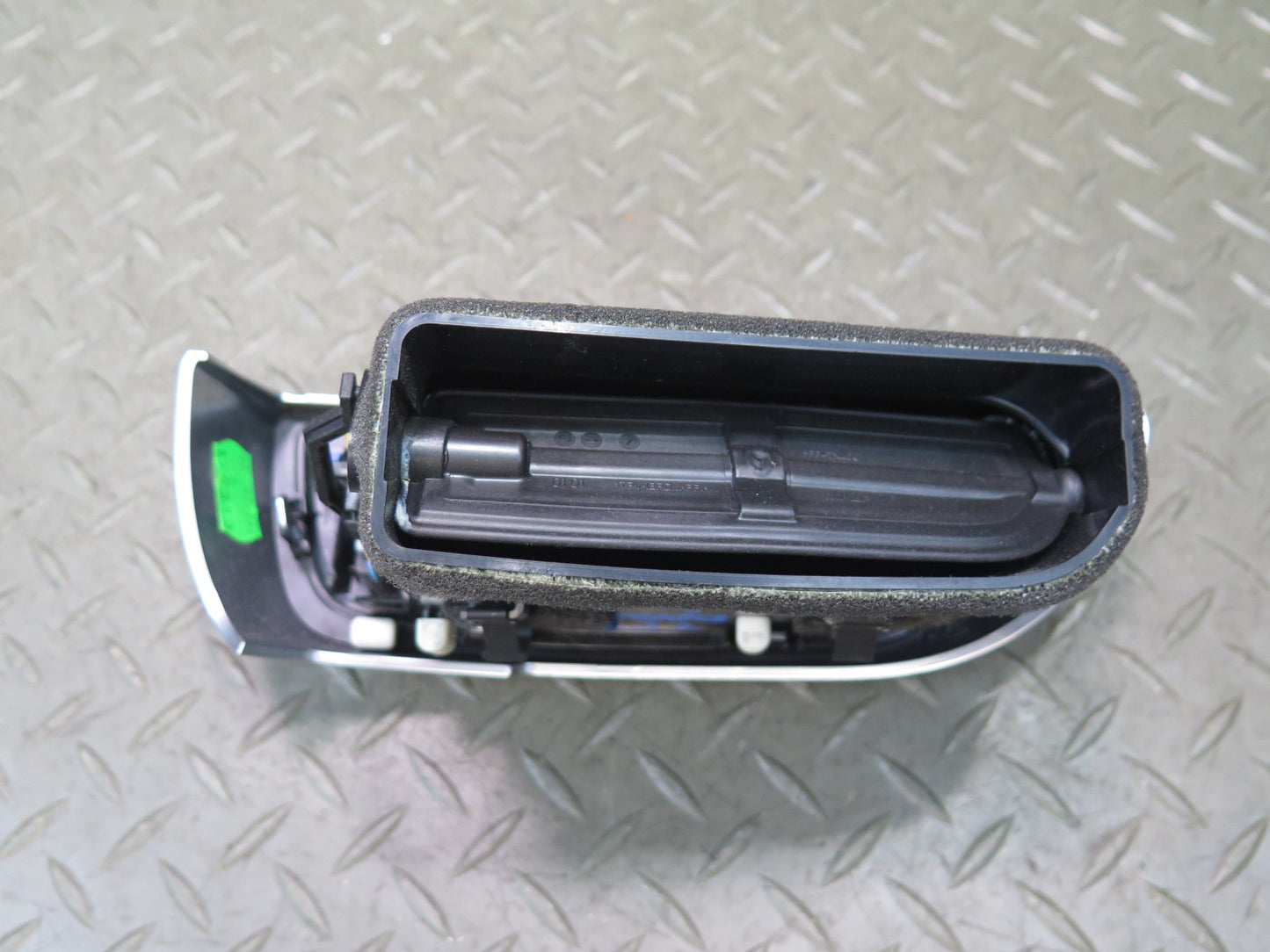 2011-2018 Porsche Cayenne 958 Front Left Side Dash A/C Heater Air Vent Grille