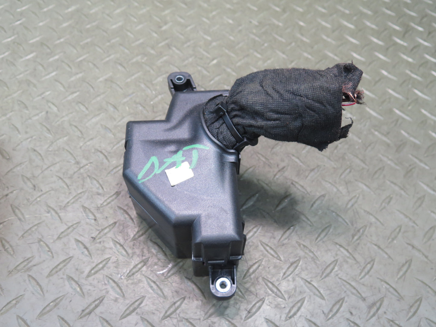 09-15 Audi TT S 8J Fuse Relay Box Module Interior Compartment OEM