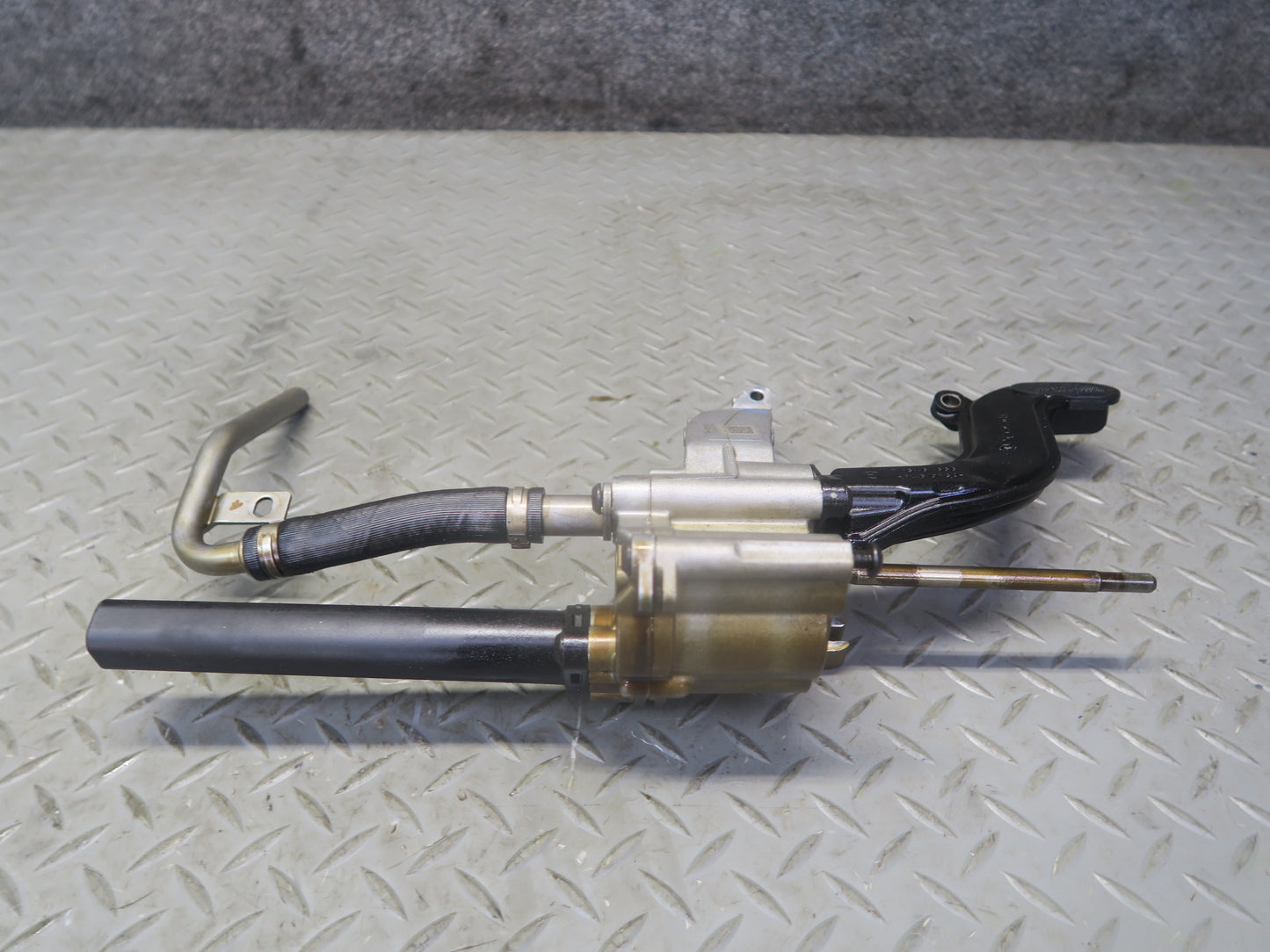 2015-2020 BMW F82 F83 M4 S55 Engine Motor Oil Suction Pump