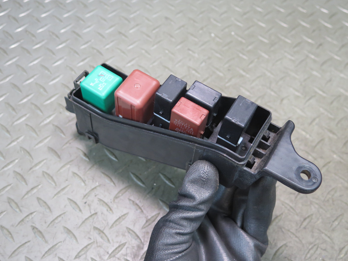 01-05 Lexus JCE10L IS300 Engine Bay Fuse Relay Box Module OEM