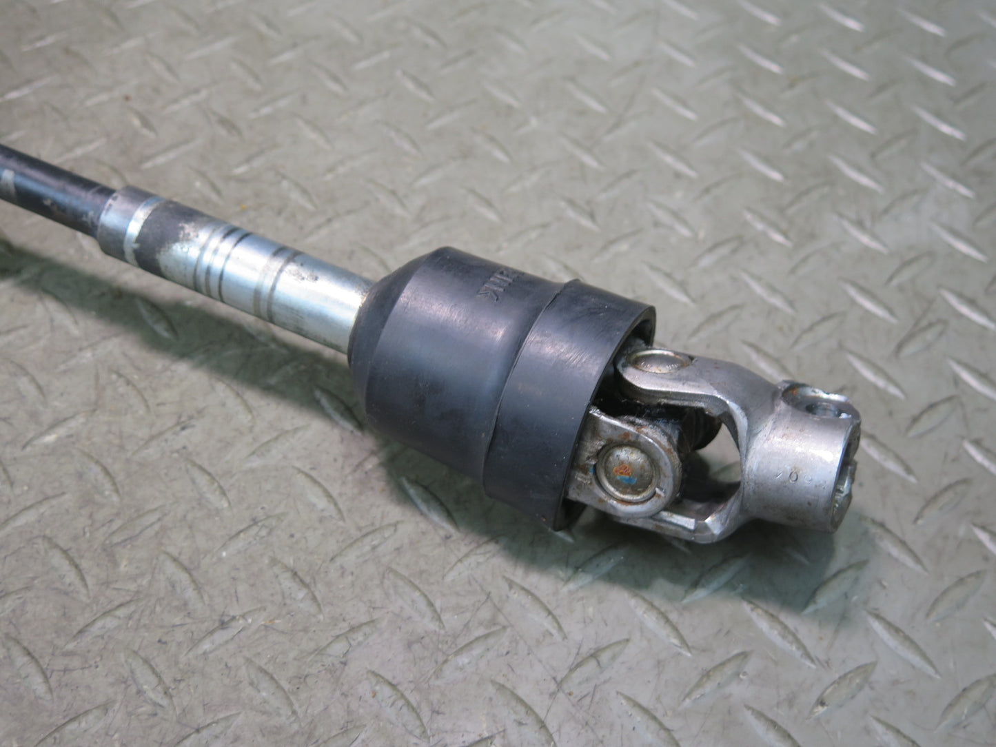 01-05 Lexus JCE10L IS300 Steering Column U Joint Linkage Shaft w Dust Boots OEM