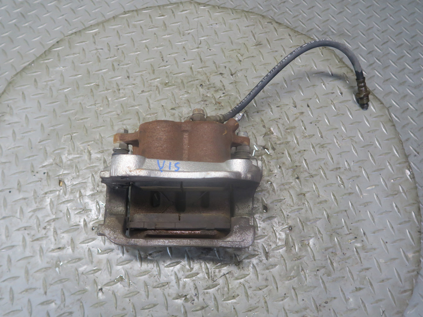 01-05 Lexus JCE10L IS300 Set of 2 Front Left & Right Brake Caliper OEM
