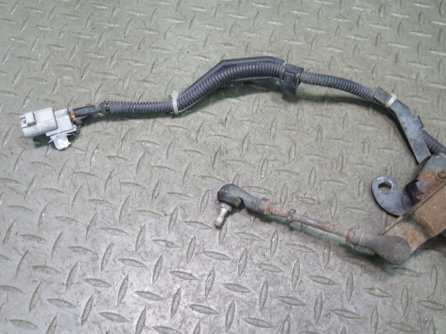 01-05 Lexus JCE10L IS300 Front Suspension Height Sensor OEM