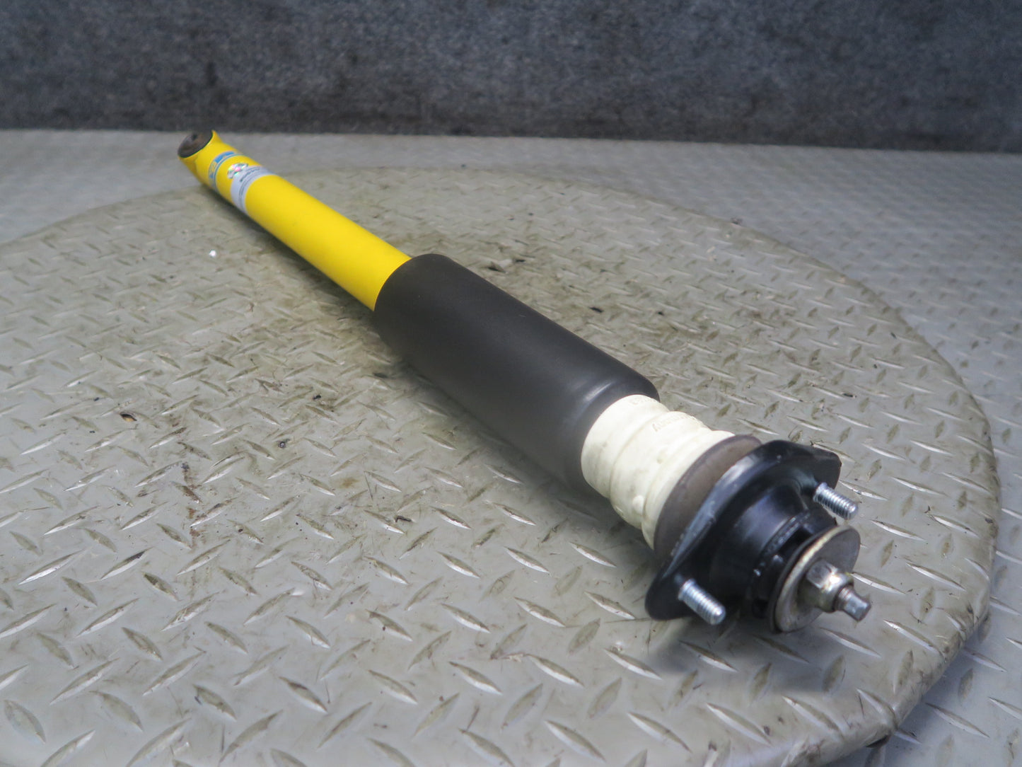 03-05 BMW E85 Z4 M54 RWD Rear Left & Right Strut Shock Absorber Set Bilstein