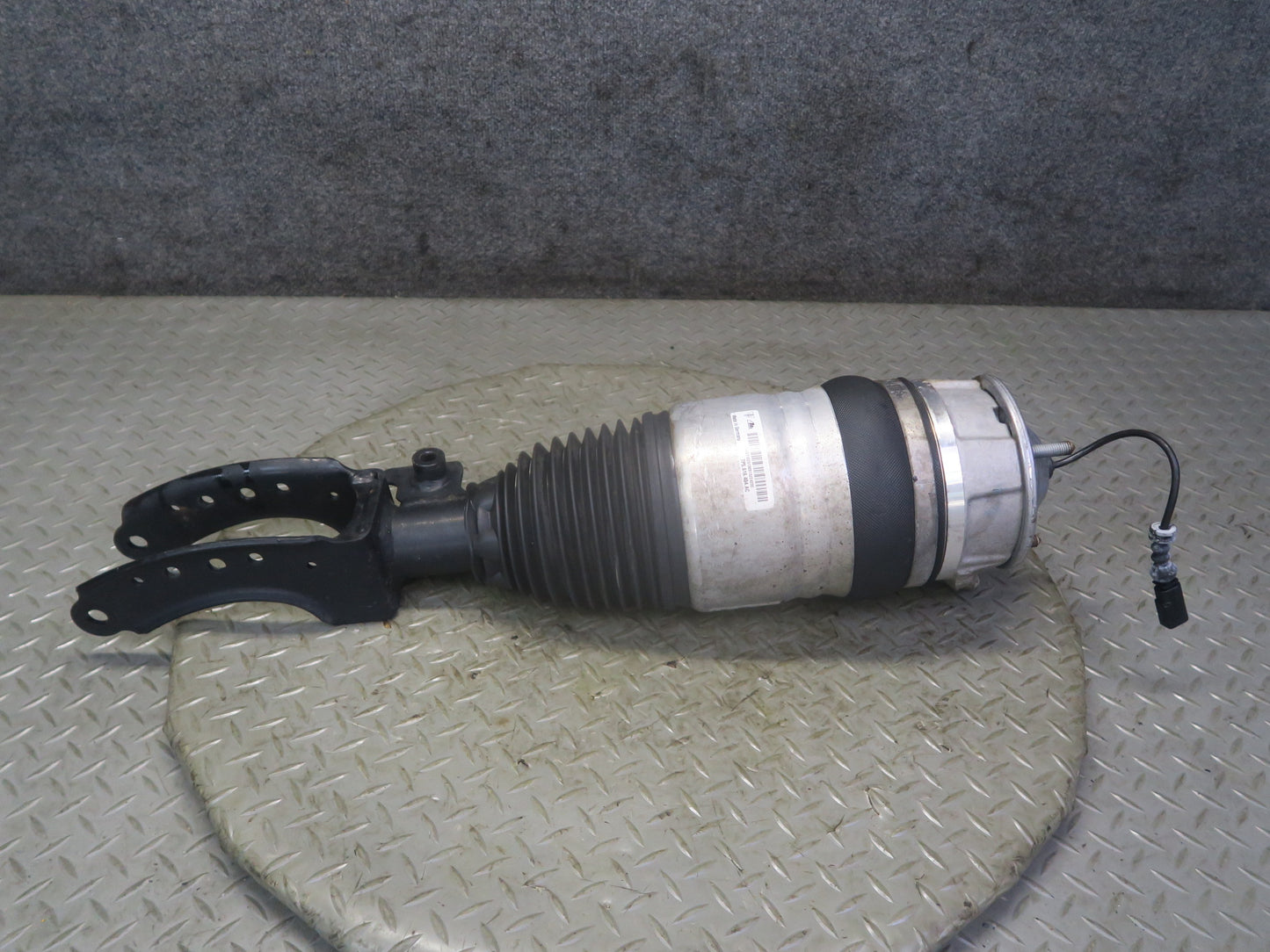 13-14 Porsche Cayenne 958 GTS Front Right Air Shock Strut Absorber 7P5616040AH