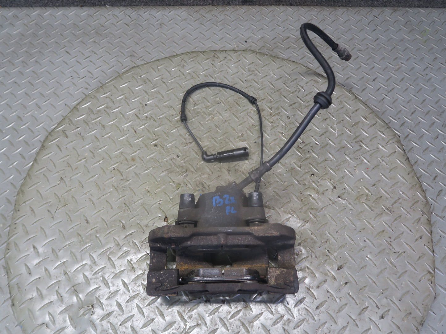 03-05 BMW E85 Z4 RWD Set of 2 Front Left & Right Brake Caliper OEM
