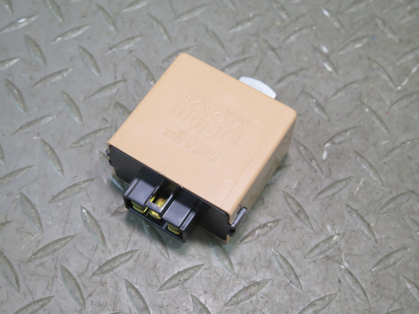 1996-1997 Lexus FZJ80L LX450 Wiper Relay Control Module 85940-60020