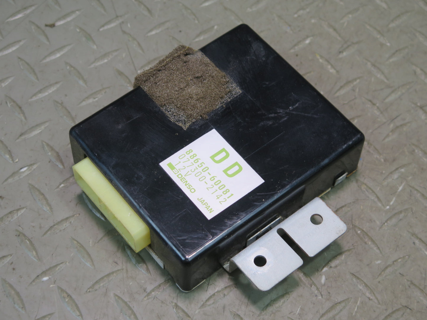 1996-1997 Lexus FZJ80L LX450 A/C Amplifier Cooler Stabilizer Module 88650-60081