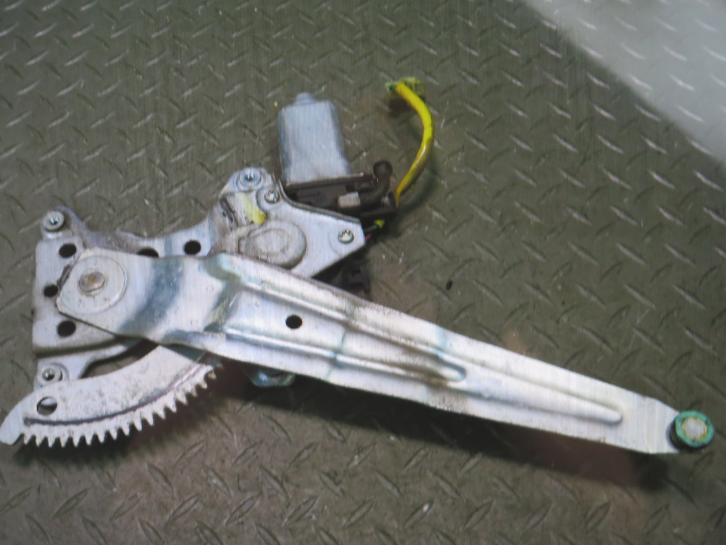 1996-1997 Lexus FZJ80L LX450 Rear Right Door Window Regulator w Motor