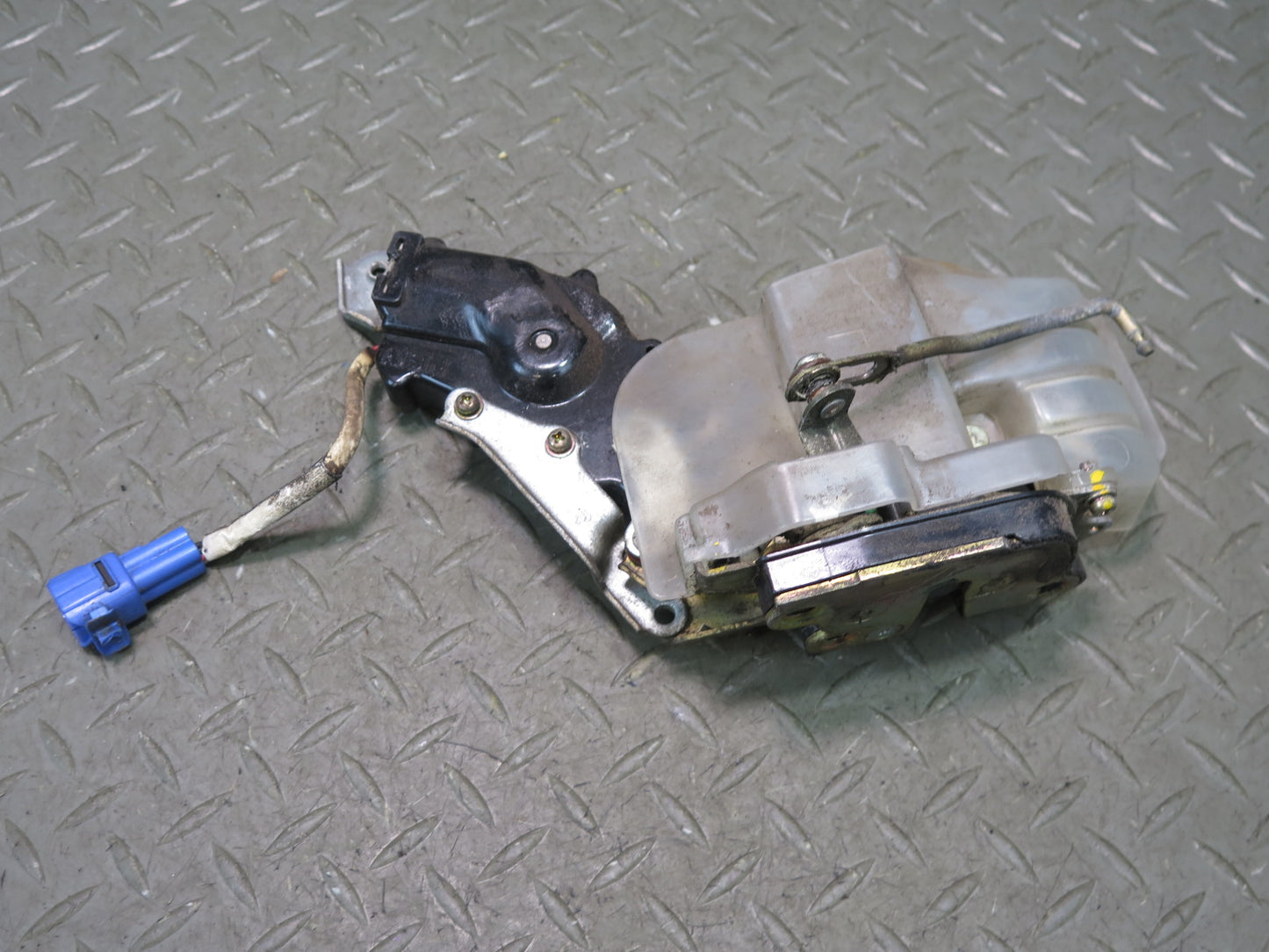 1996-1997 Lexus FZJ80L LX450 Rear Left Door Lock Latch Actuator