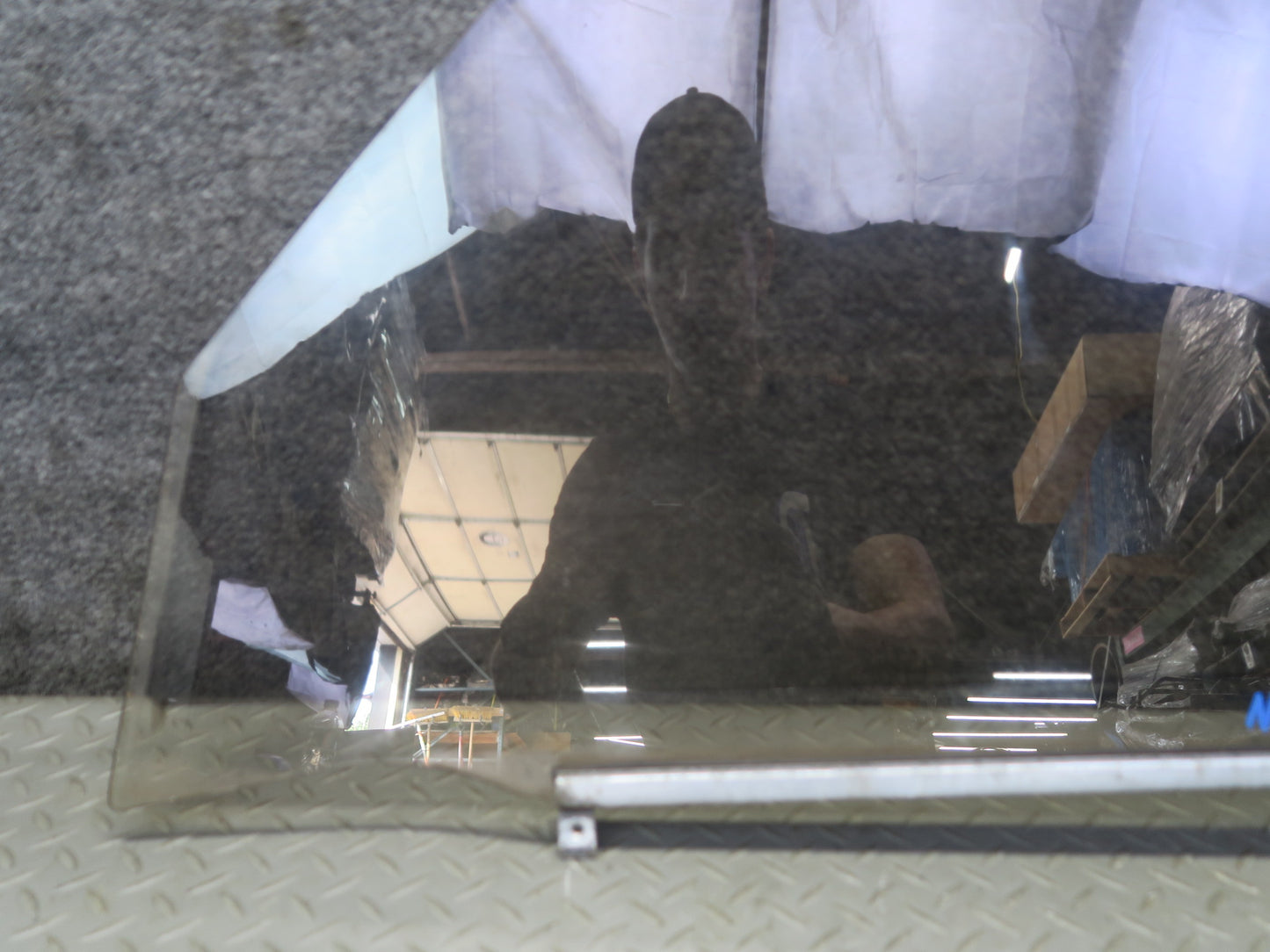 1996-1997 Lexus FZJ80L LX450 Front Right Door Glass Window