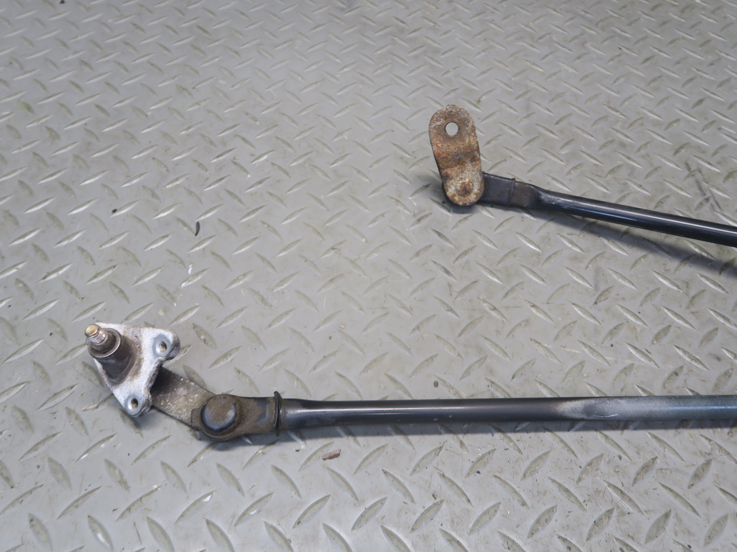1996-1997 Lexus FZJ80L LX450 Windshield Wiper Transmission Linkage w Motor