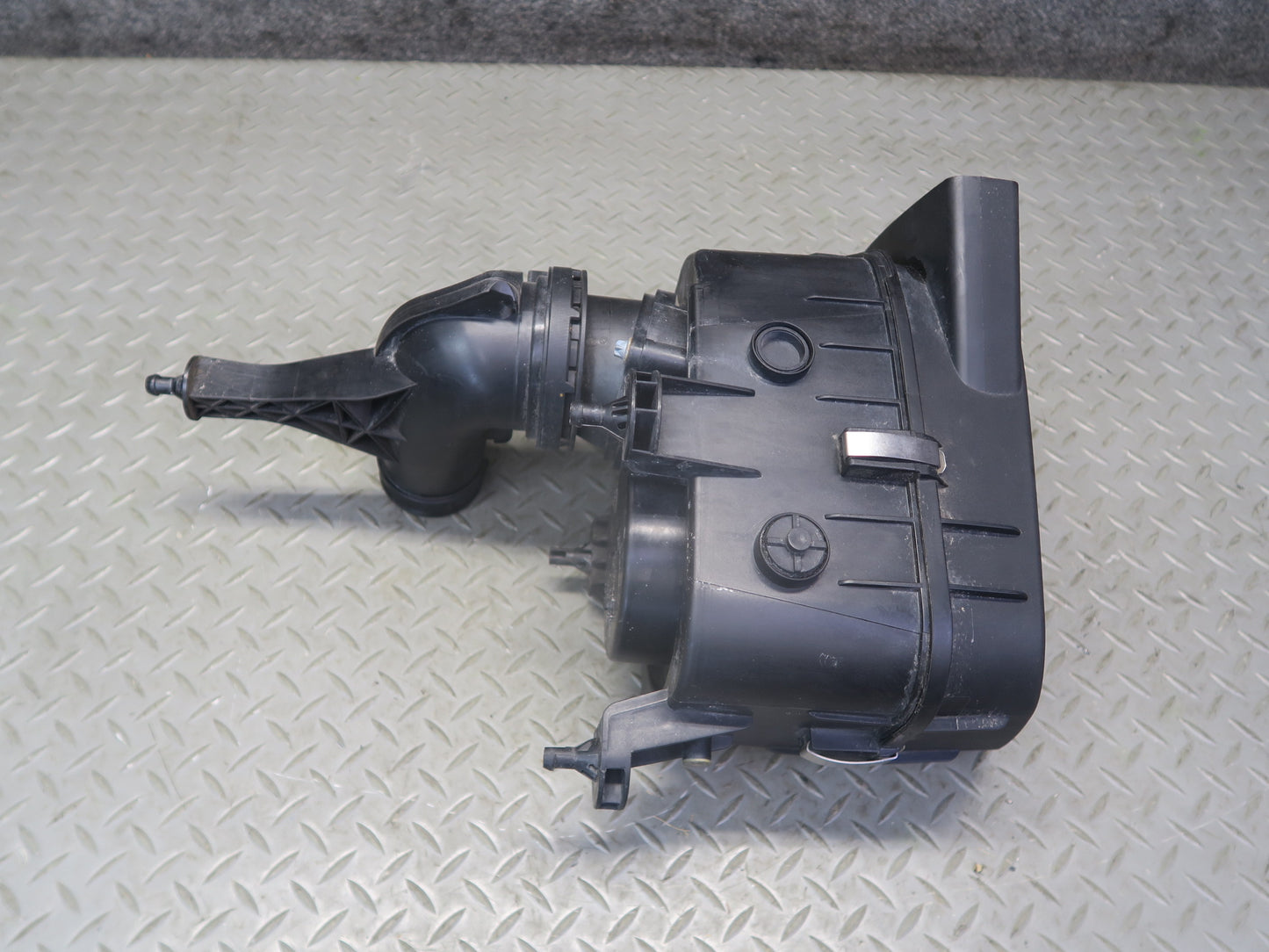 17-21 Maserati Quattroporte M156 SQ4 Left Engine Air Cleaner Housing Filter Box