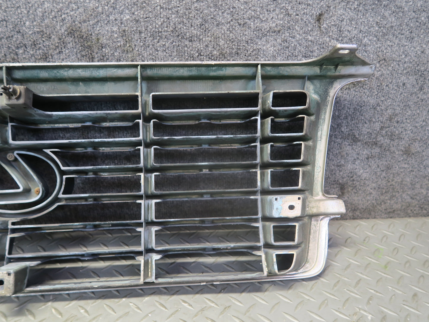 1996-1997 Lexus FZJ80L LX450 Front Exterior Chrome Grille w Emblem