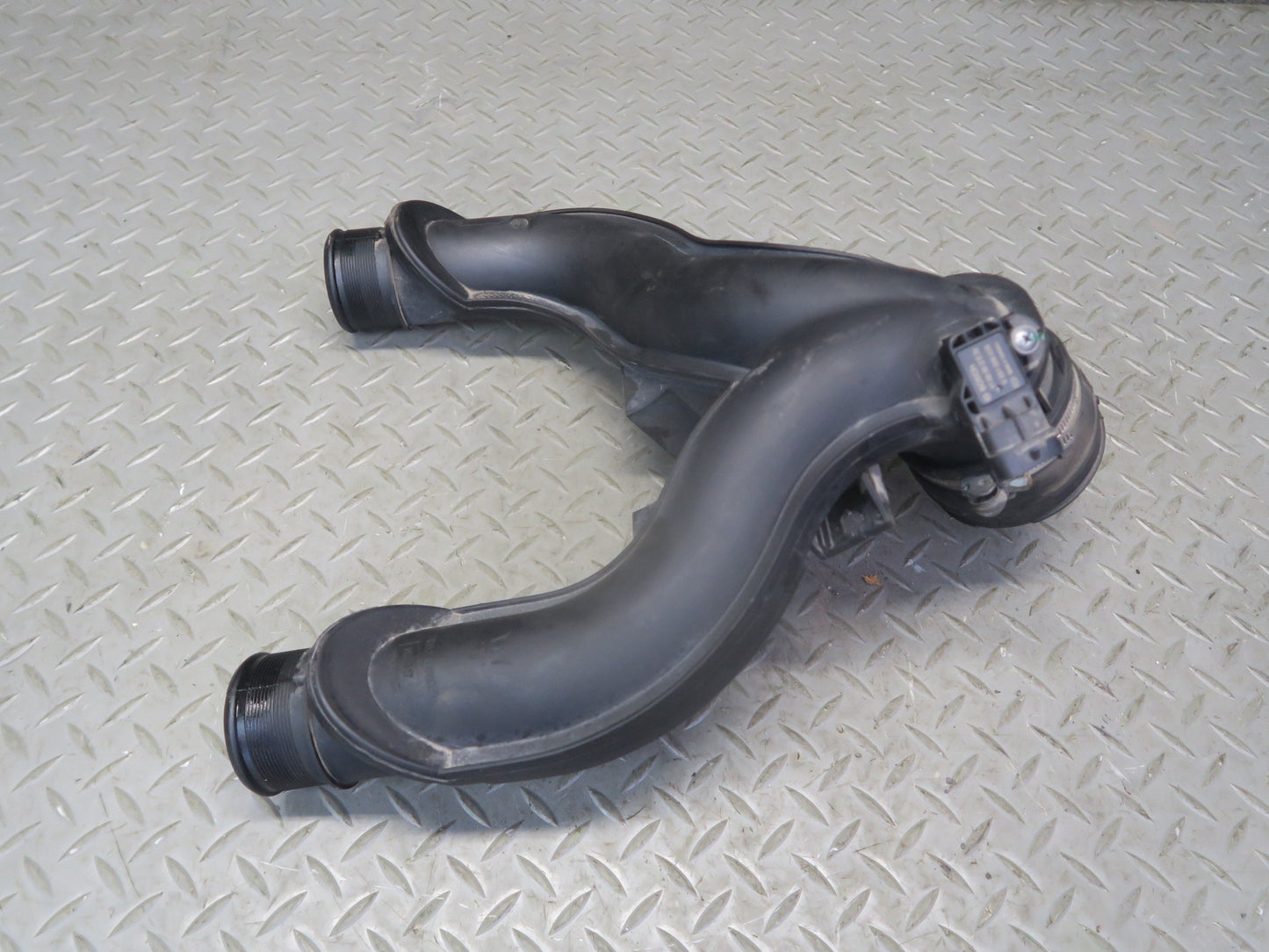 14-21 Maserati Quattroporte M156 SQ4 Air Intake Inlet Duct Tube W/ MAF Sensor