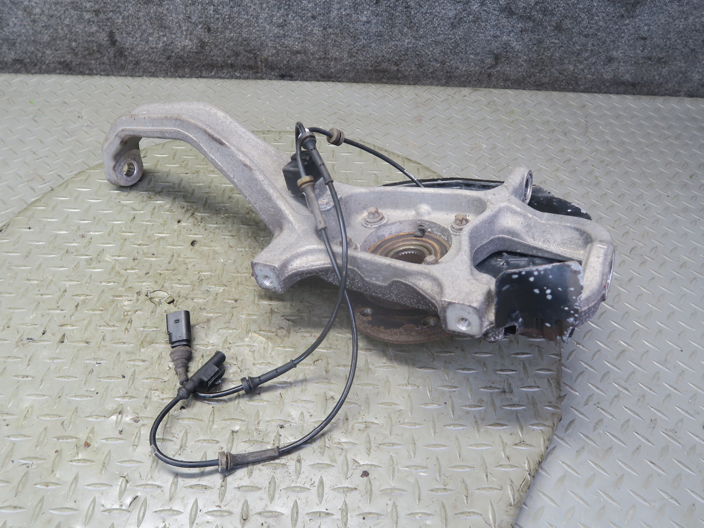 14-21 Maserati Quattroporte SQ4 M156 Front Right Side Spindle Knuckle Wheel Hub