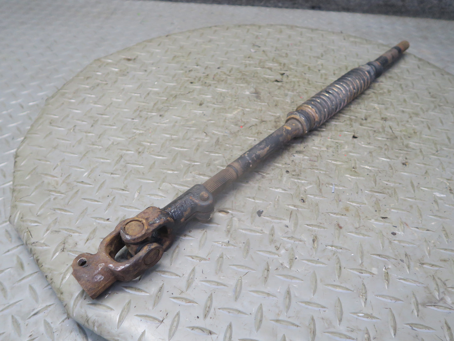 1996-1997 Lexus FZJ80L LX450 Steering Column Lower U Joint Linkage Shaft