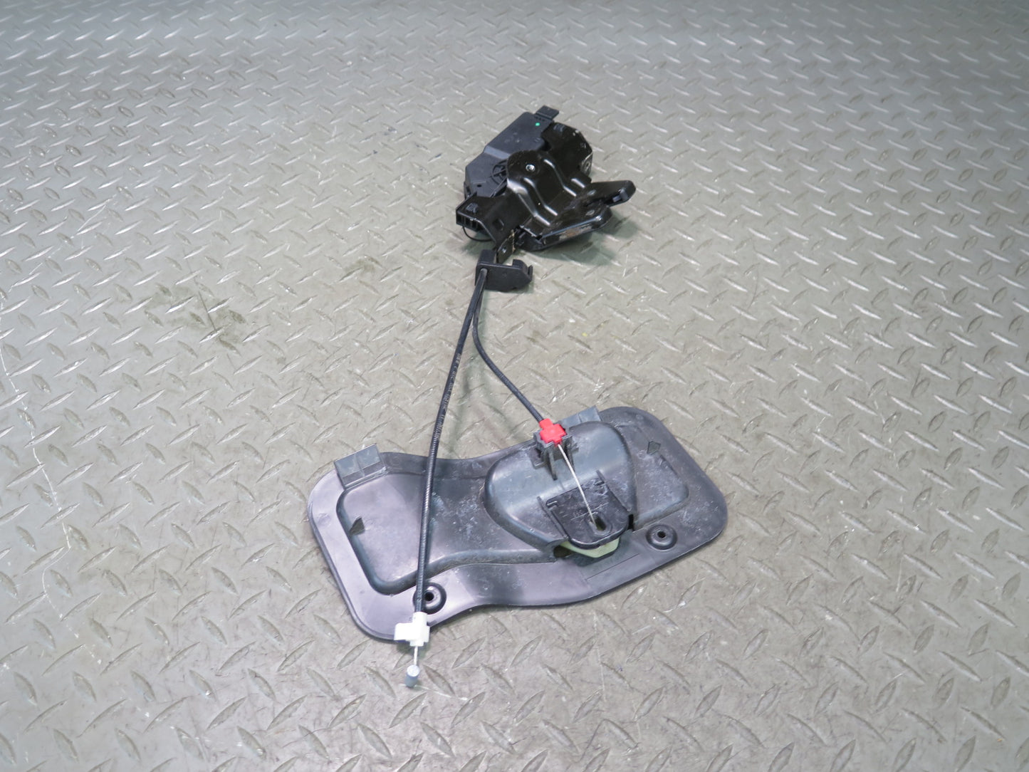 03-08 BMW E85 Z4 Rear Trunk Lock Latch Actuator w Release & Recessed Handle OEM