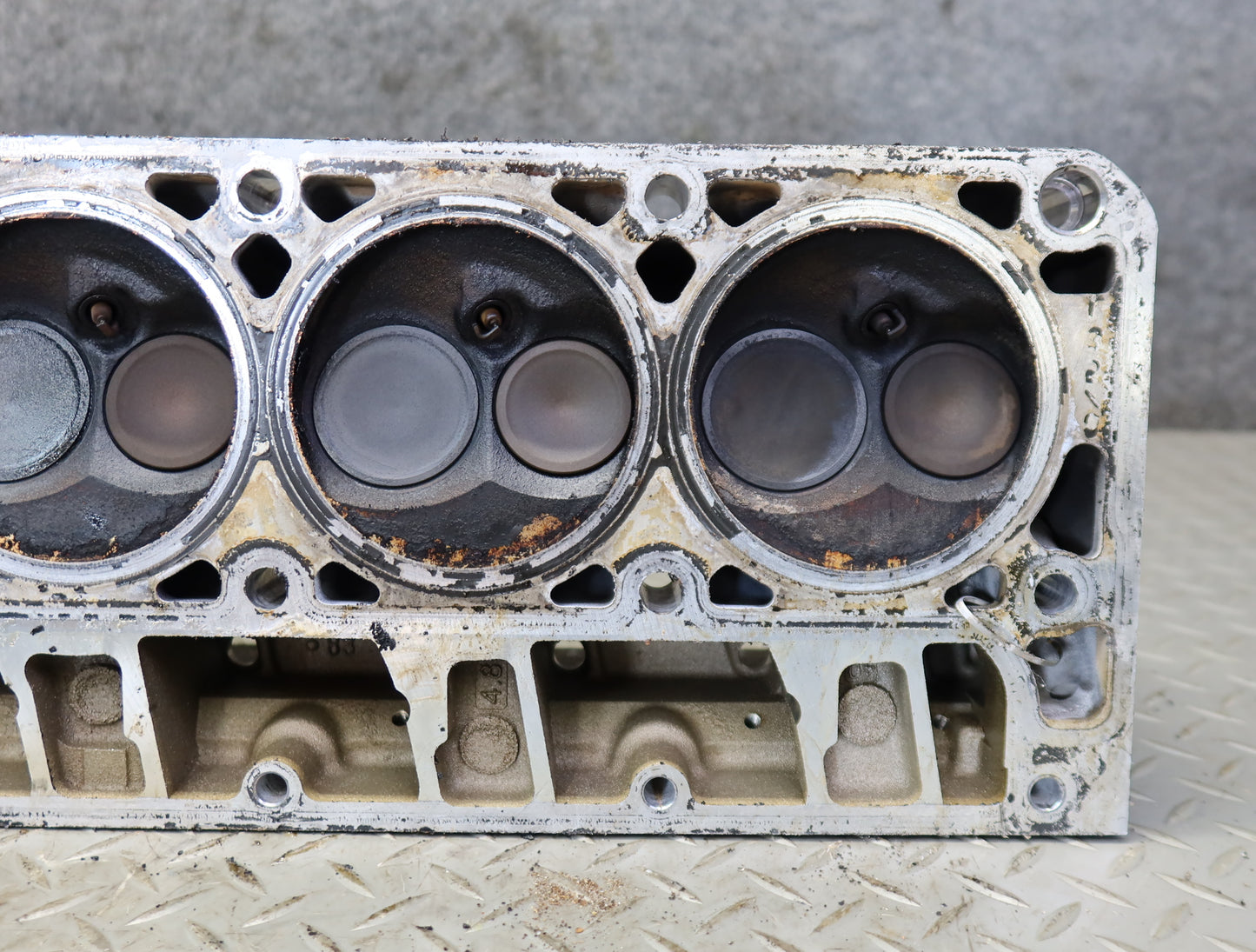 03-04 Chevrolet SSR V8 5.3L LM4 Left Engine Motor Cylinder Head 51K Miles OEM