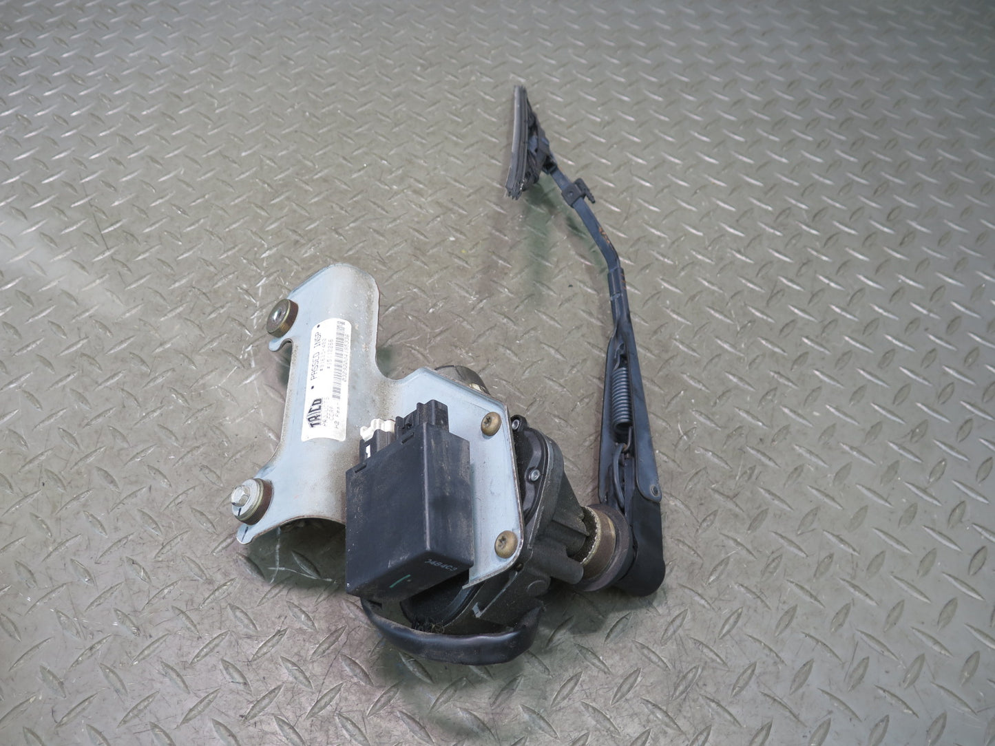 2003-2007 Hummer H2 Rear Trunk Lid Tailgate Liftgate Wiper Arm w Motor 15112266
