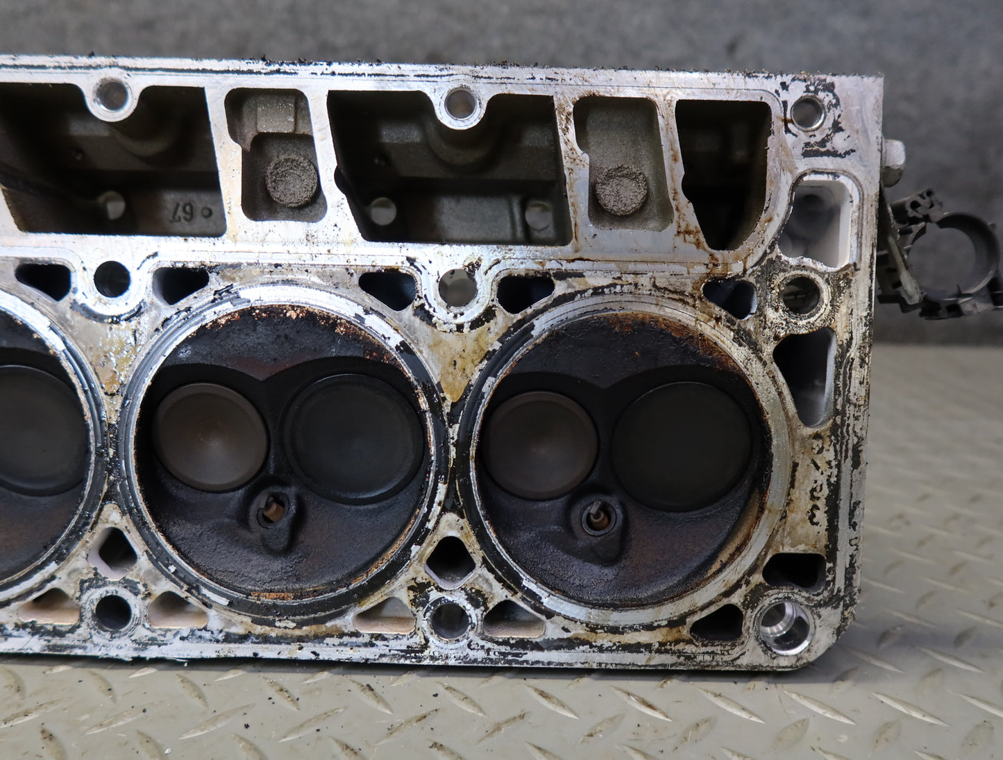 03-04 Chevrolet SSR V8 5.3L LM4 Right Engine Motor Cylinder Head 51K Miles OEM