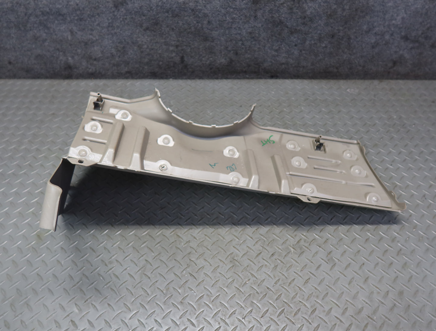 2003-2007 Hummer H2 Dash Front Left Lower Knee Trim Cover Panel 15058424