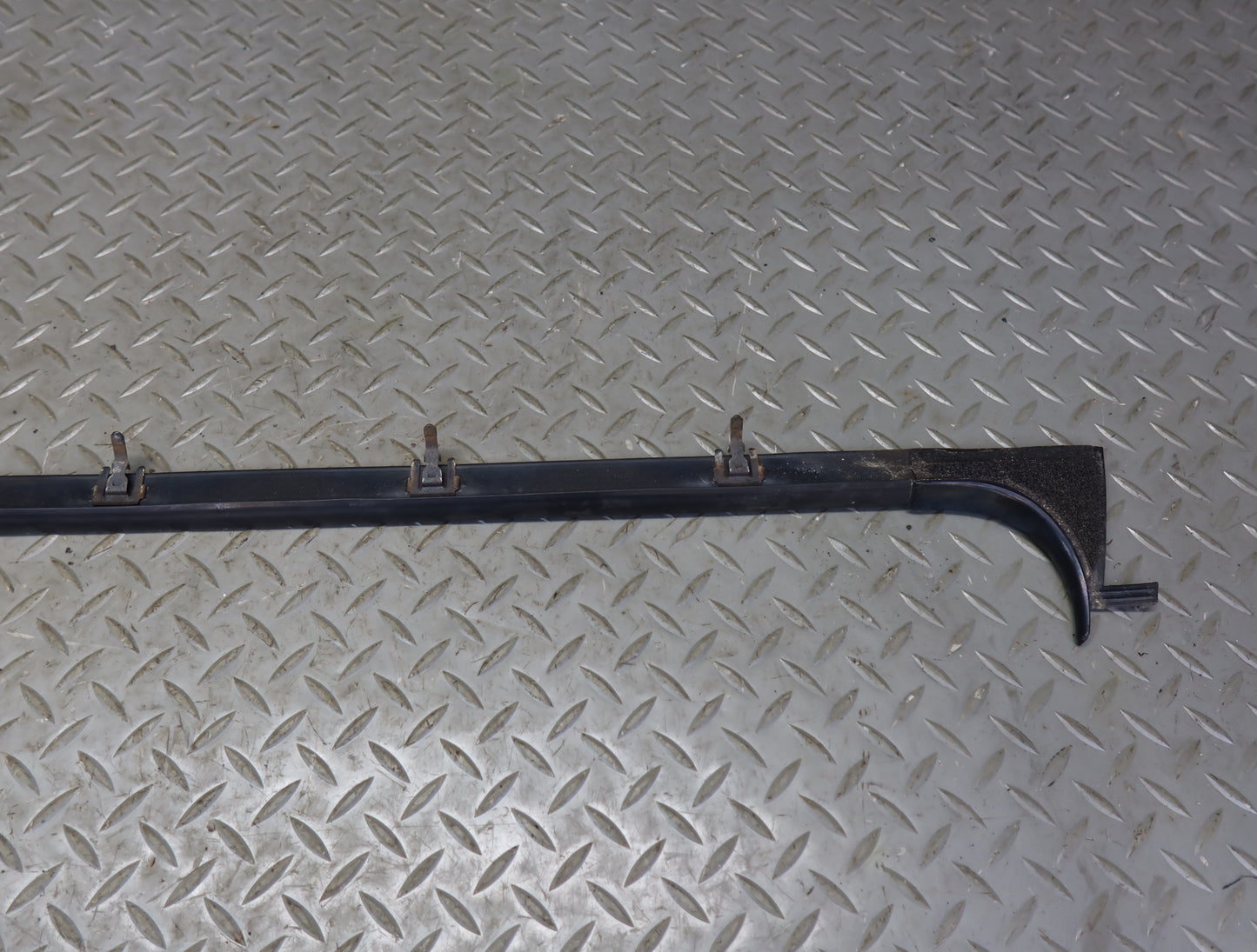 2003-2007 Hummer H2 Front Left Door Window Channel Weatherstrip Seal Set of 3