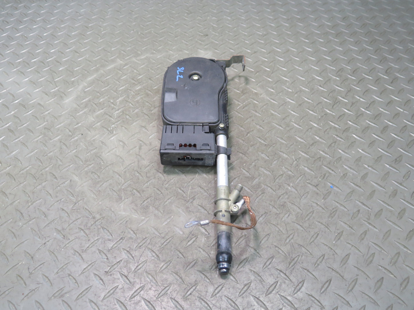 86-89 Mercedes R107 560SL Radio Power Antenna Assembly OEM