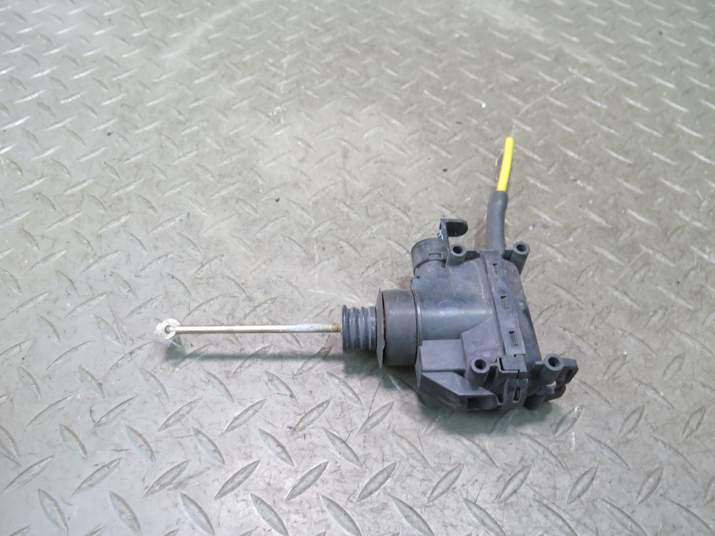 86-89 Mercedes R107 560SL Front Right Passenger Door Lock Vacuum Actuator OEM