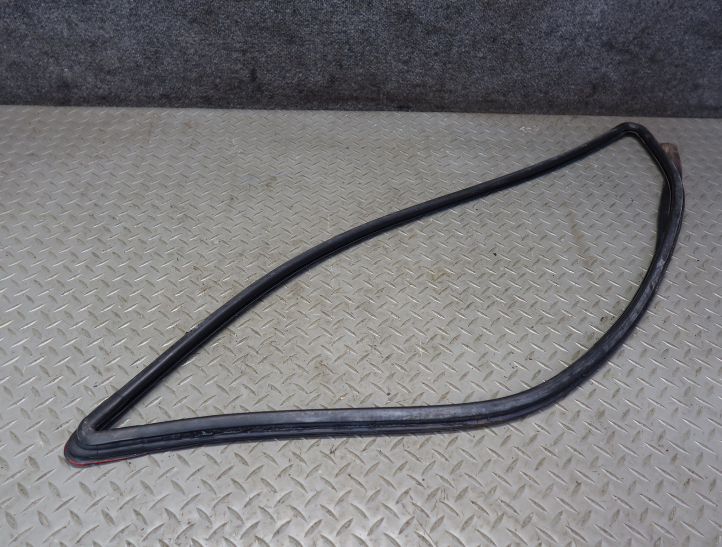1984-1991 Porsche 928 Rear Right Quarter Window Weatherstrip Surround Seal Trim