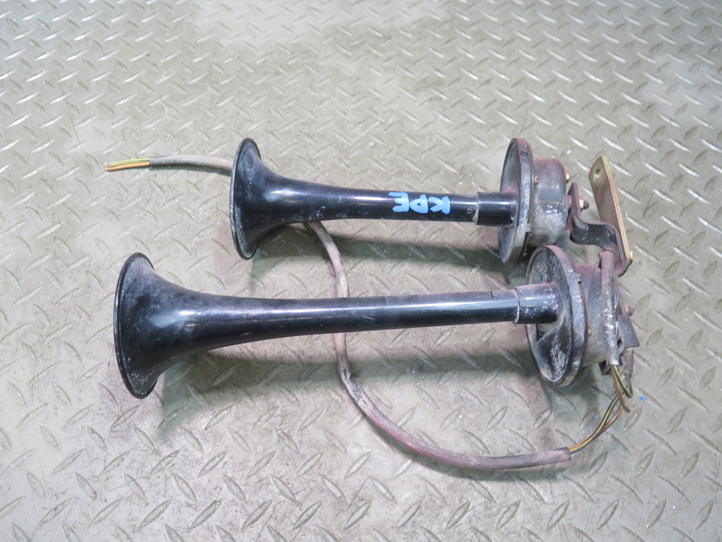 1984-1991 Porsche 928 High & Low Tone Note Pitch Horn Siren Set of 2