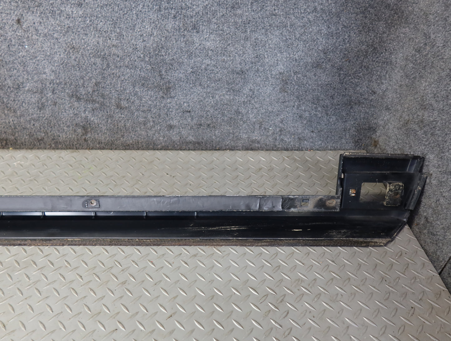 2003-2007 Hummer H2 Front Left Roof Rail Trim Cover Molding