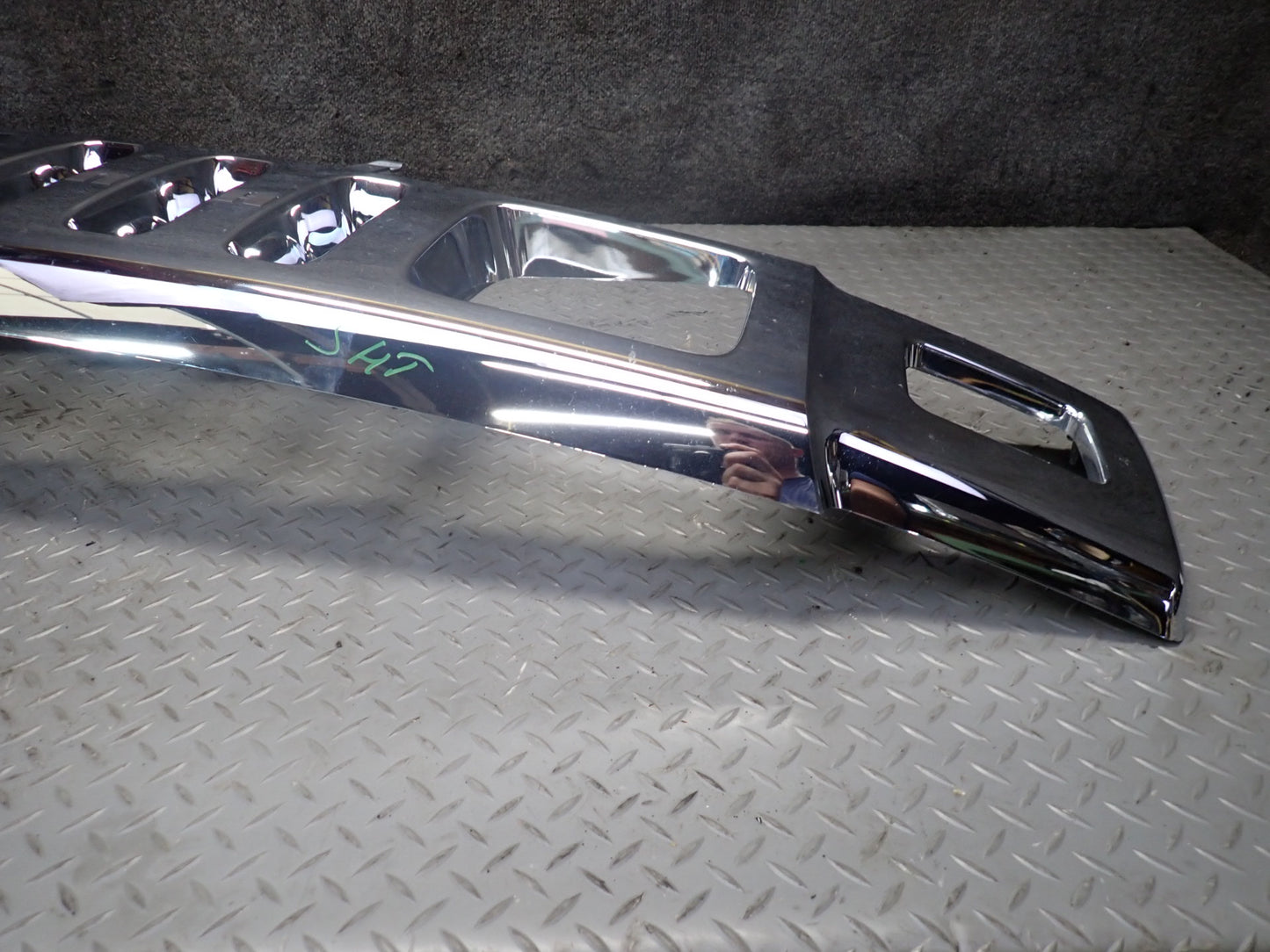 2003-2007 Hummer H2 Front Bumper Radiator Upper Chrone Grille