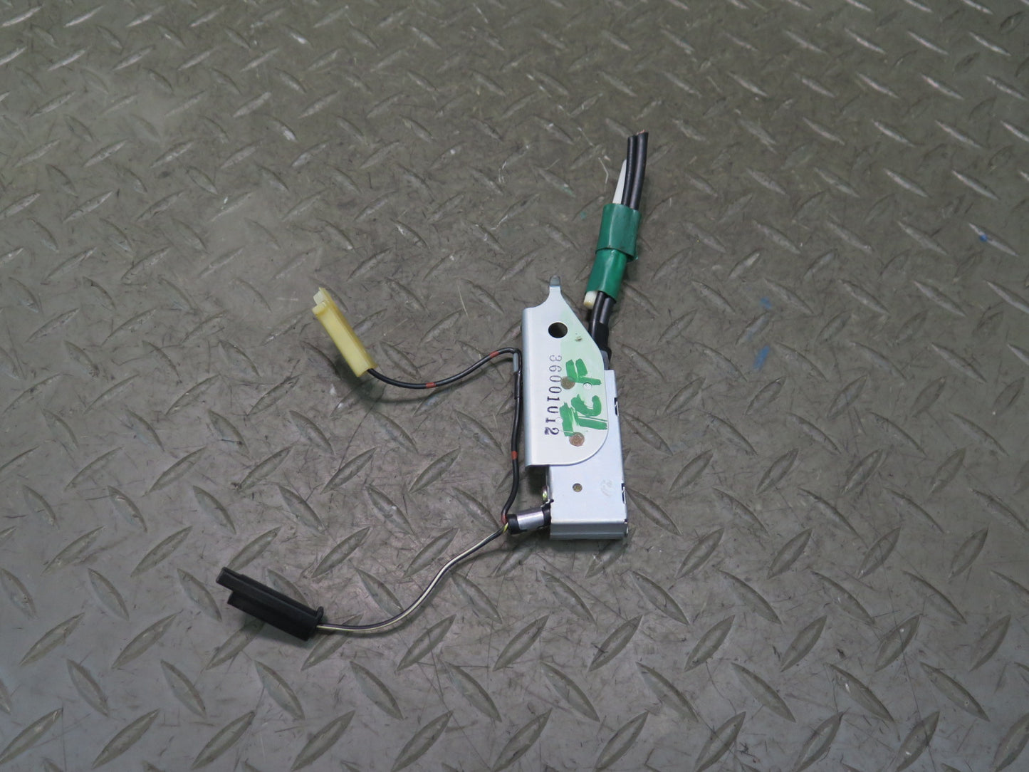 99-01 Toyota Crown JZS175 Antenna Amplifier 86300-3A220 OEM