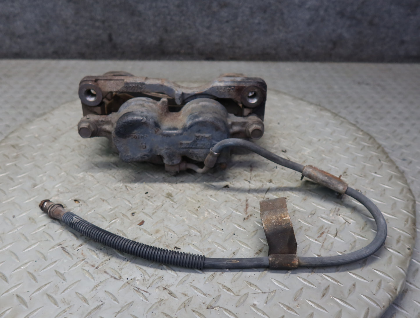 2003-2009 Hummer H2 AWD Front Left & Right Brake Caliper Set of 2