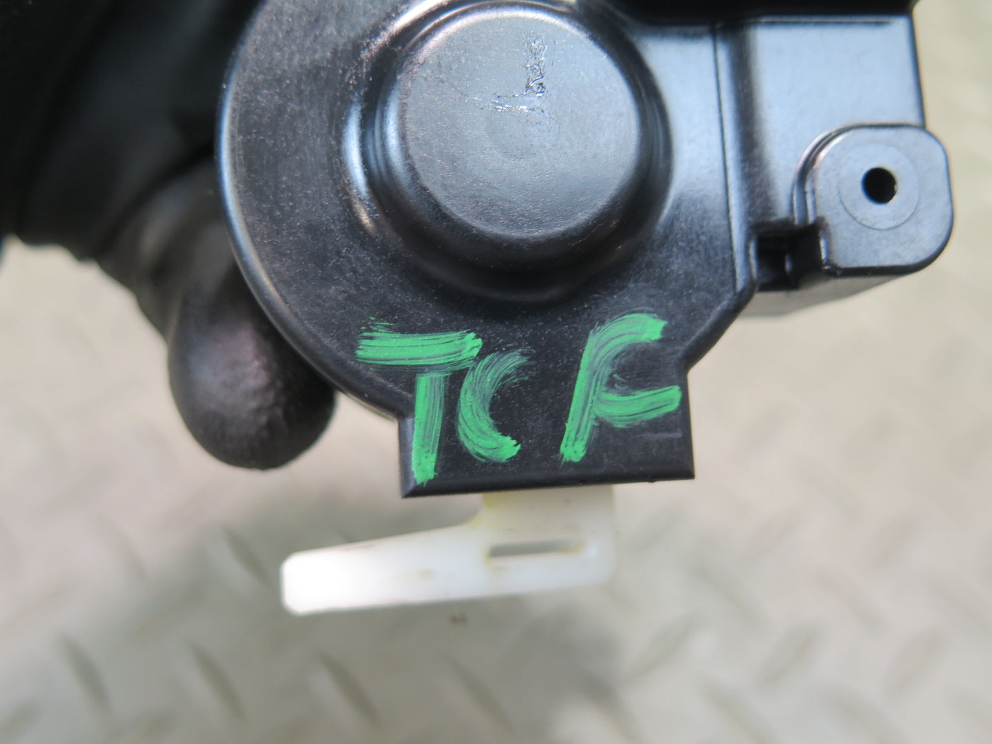 99-01 Toyota Crown JZS175 Fuel Door Lock Latch Release Actuator Motor OEM