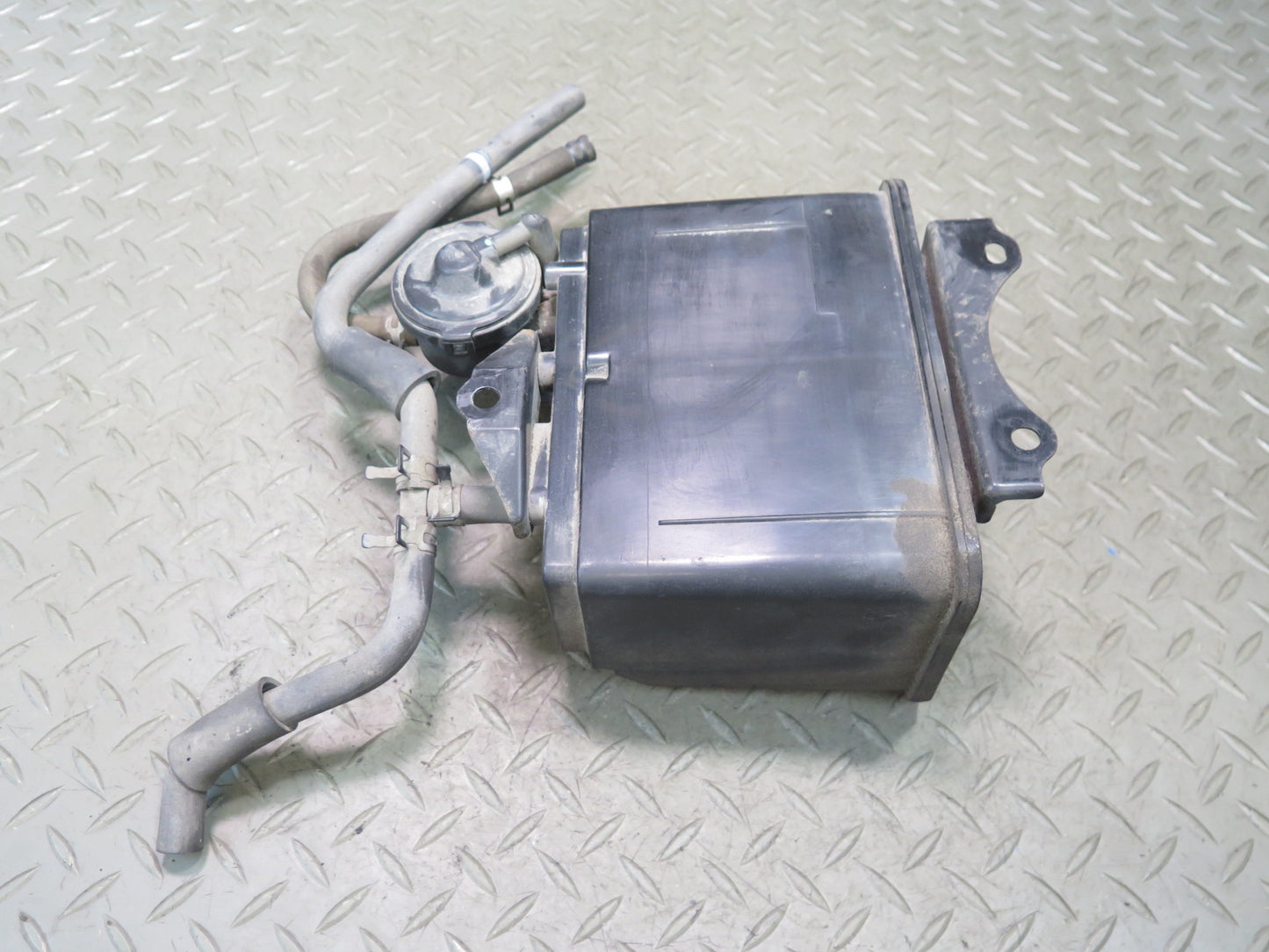 99-01 Toyota Crown JZS175 Fuel Evap Vapor Charcoal Canister OEM