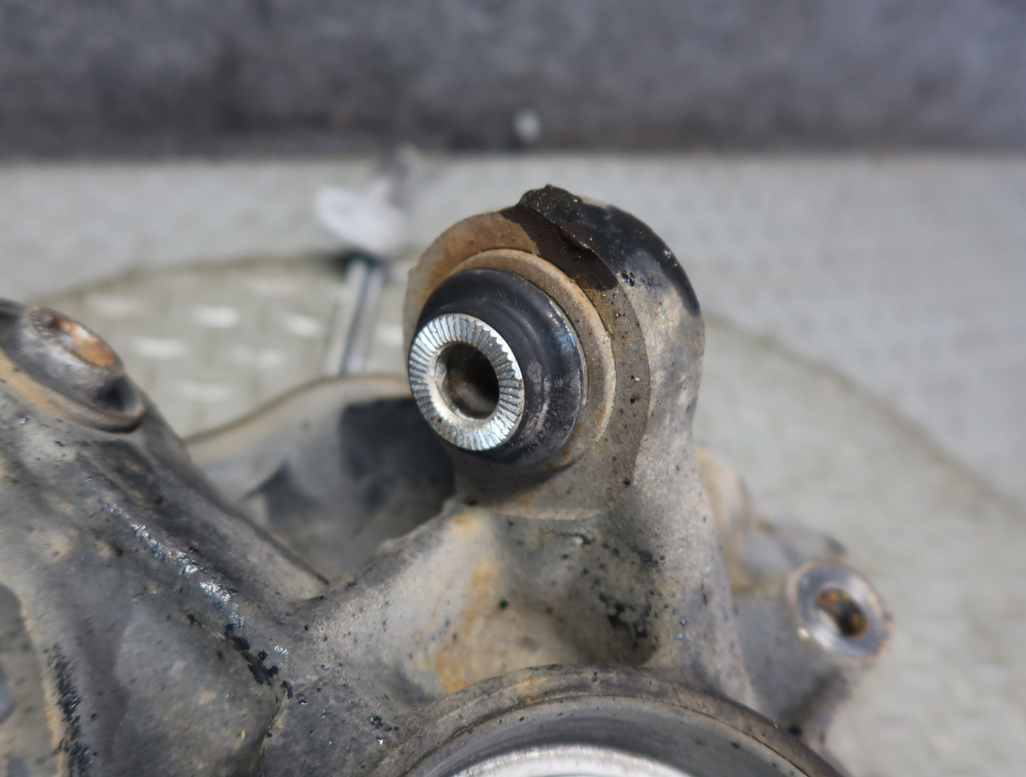 99-01 Toyota Crown JZS175 Rear Left Knuckle Wheel Hub Bearing 51K Miles OEM