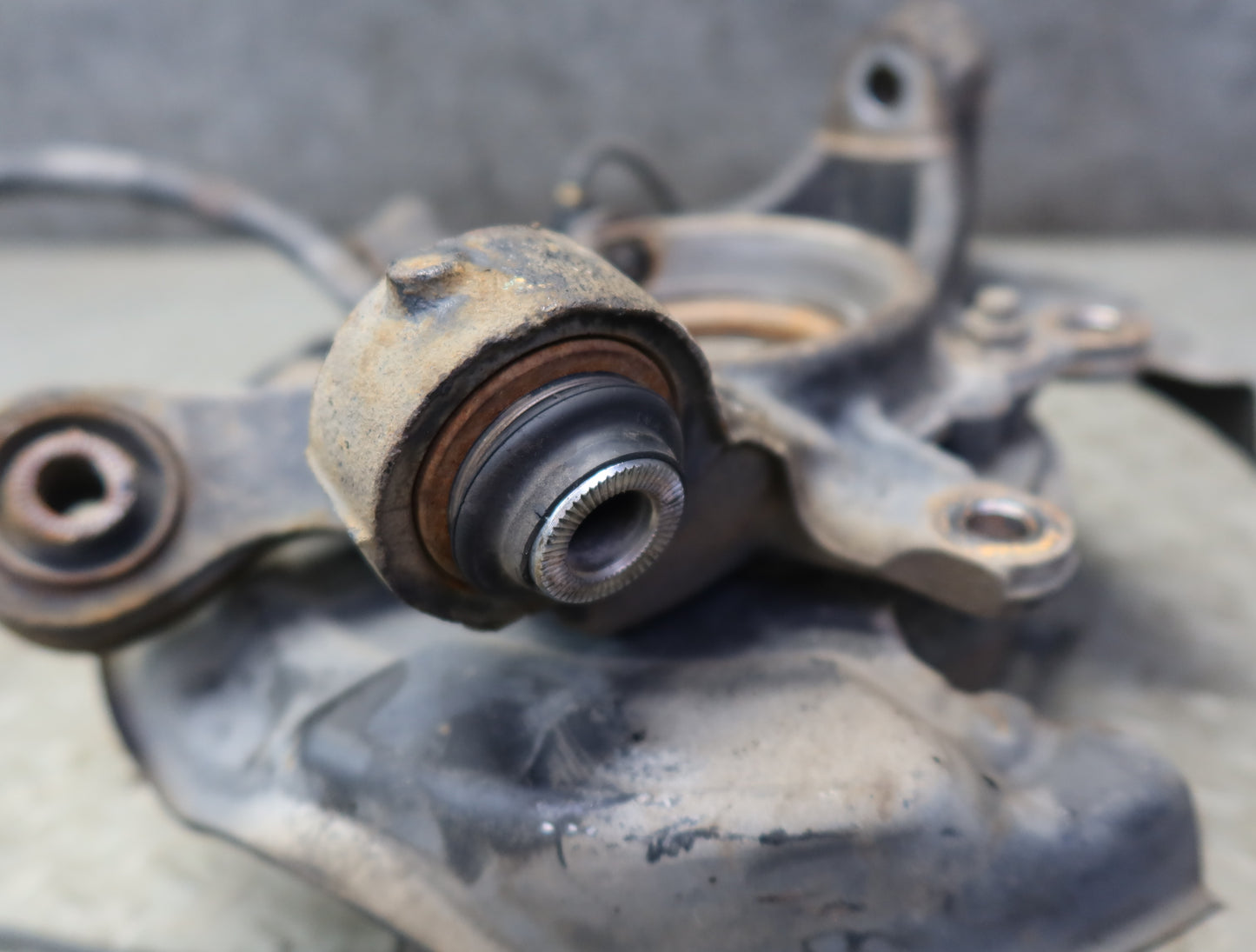 99-01 Toyota Crown JZS175 Rear Right Knuckle Wheel Hub Bearing 51K Miles OEM