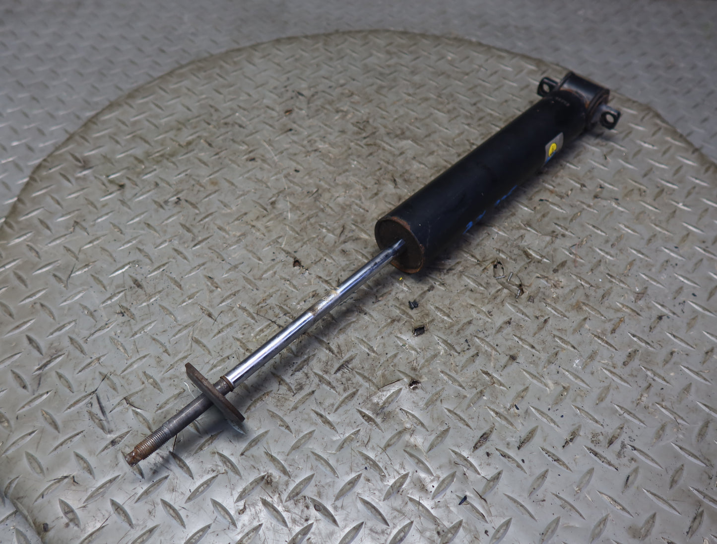 86-89 Mercedes R107 560SL Set of 2 Rear Left & Right Strut Shock Absorber