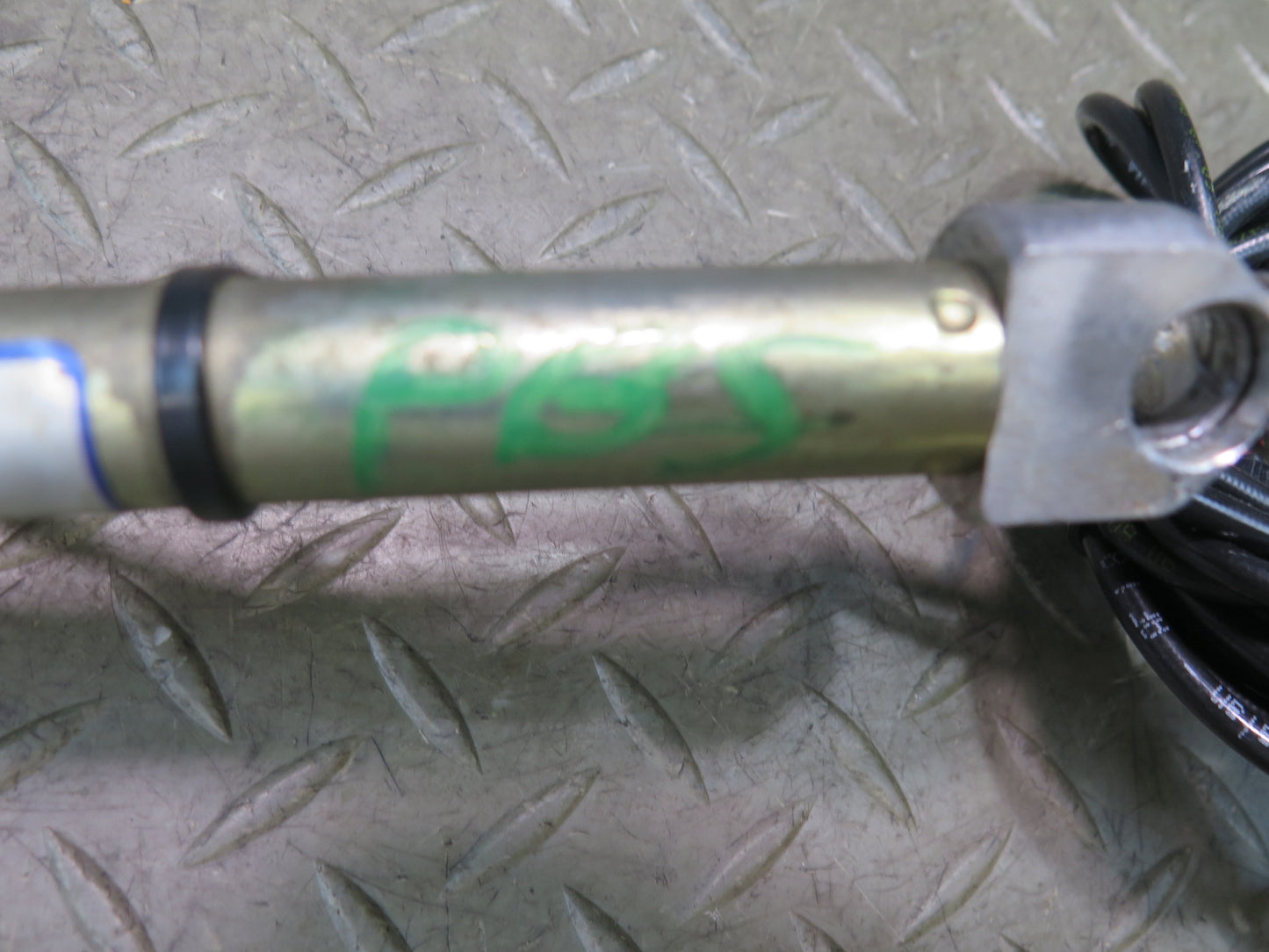 2006-2010 BMW E64 M6 Convertible TOP Roof Rear Left Hydraulic Cylinder 7159257