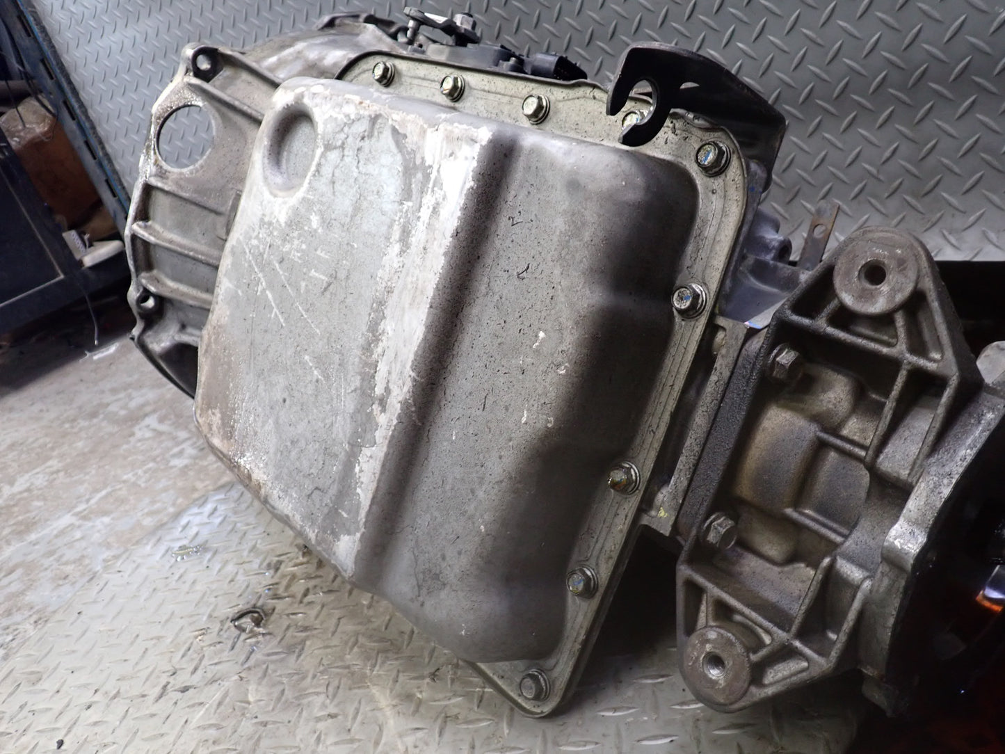 2004 Hummer H2 4WD 4L65E A/T 4-SPEED Automatic Transmission w Oil Stick