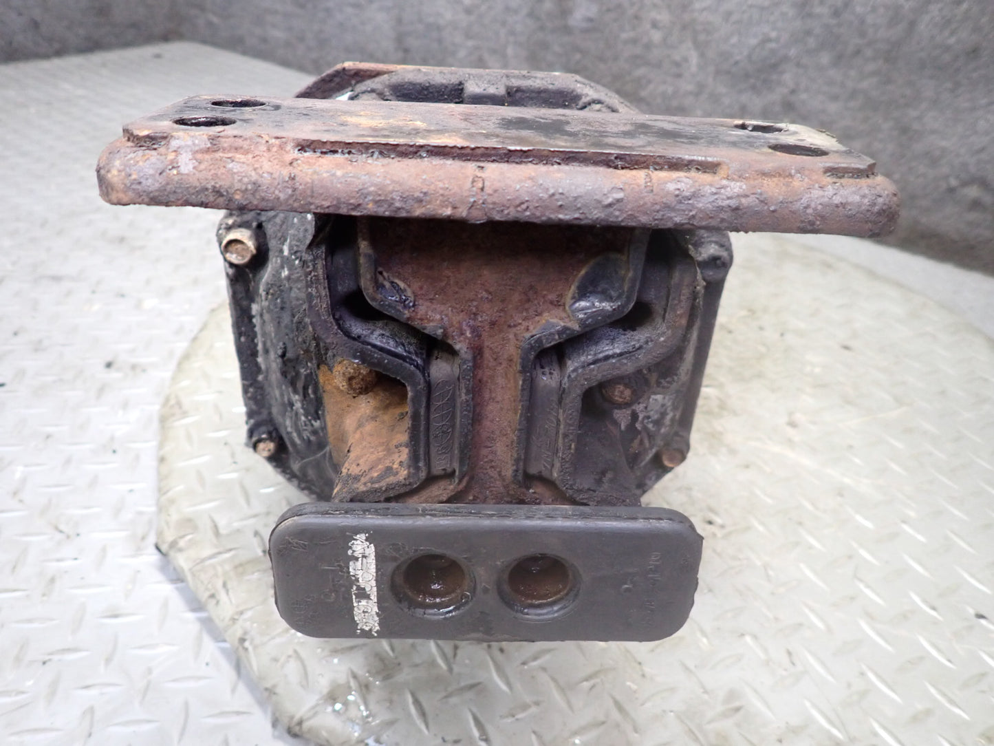 84-87 Nissan Z31 300ZX NA Rear Axle Differential Carrier 3.7 Ratio OEM