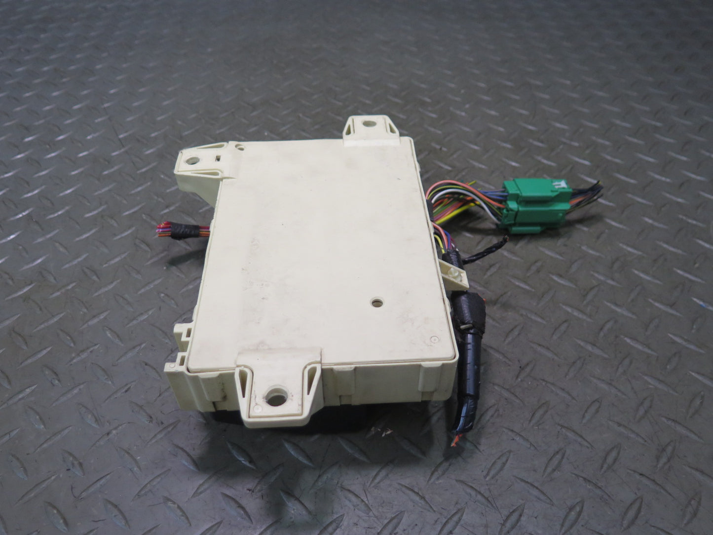 02-05 Ford Thunderbird Power Distribution Fuse Relay Box OEM