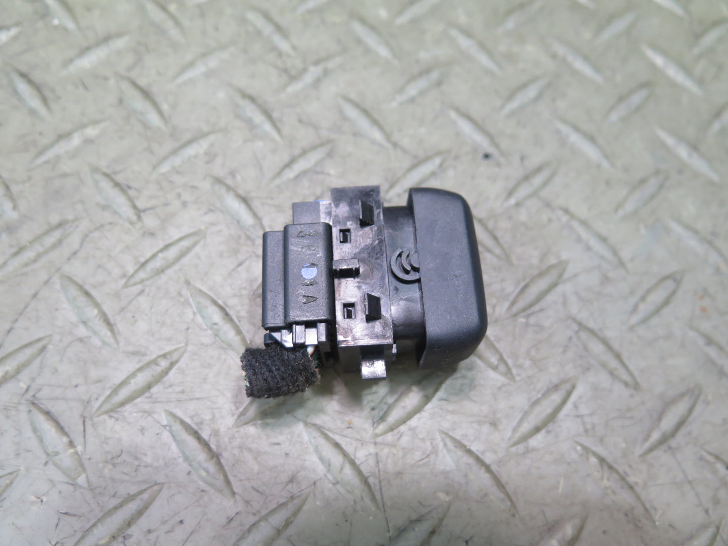 02-05 Ford Thunderbird Right Heated Seat Heater Switch 3W6T-14D694-AC OEM