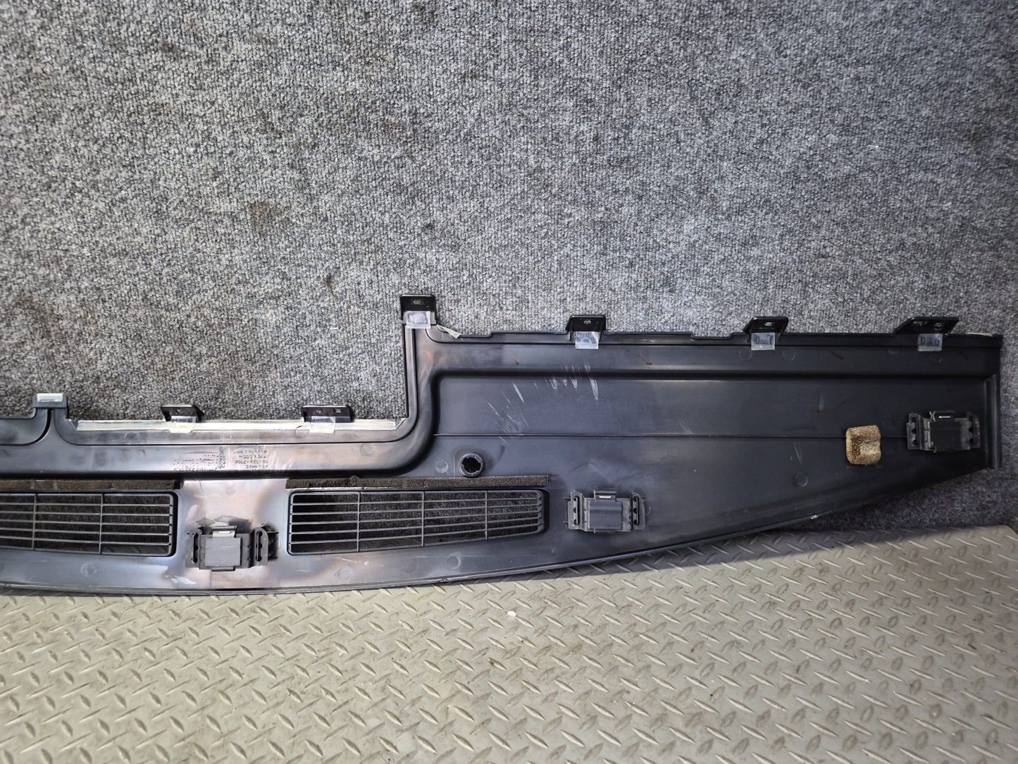 2003-2007 Hummer H2 Dash Upper Defrost Air Vent Grille Trim Panel 15102556