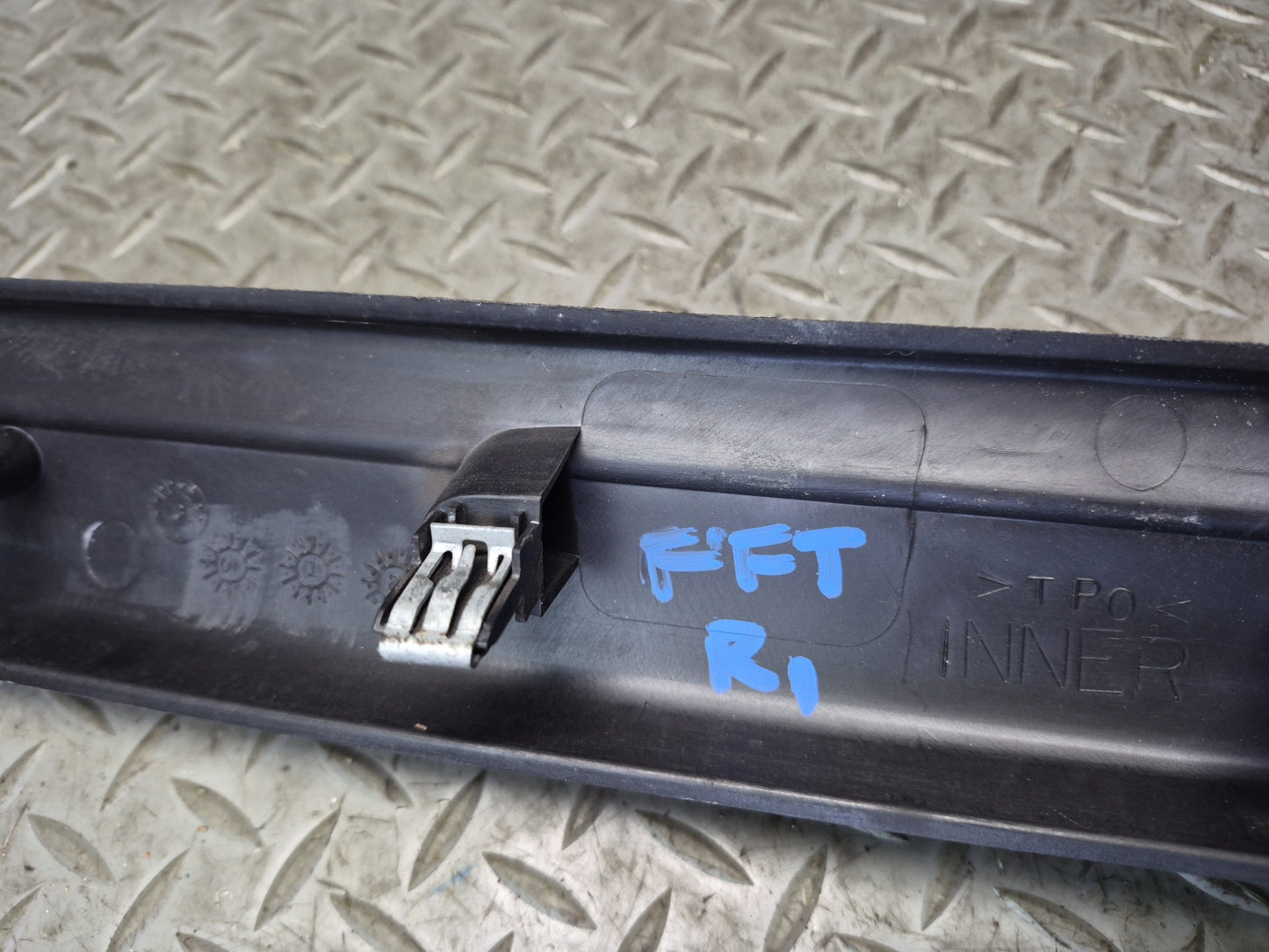 02-05 Ford Thunderbird Set of 2 Door Inner Scuff Sill Plate Trim Panel OEM