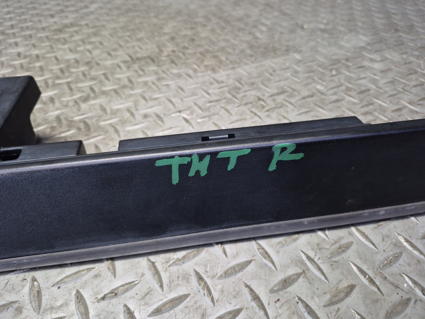 2003-2007 Hummer H2 Front Right Roof Rail Trim Cover Molding 15241412