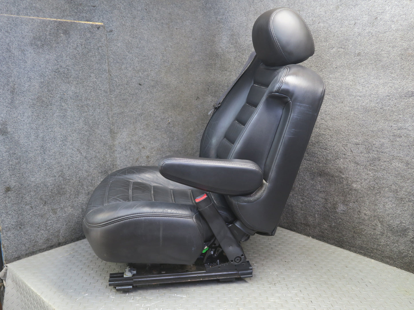2005-2007 Hummer H2 Front Left & Right Leather Seat Black Set of 2
